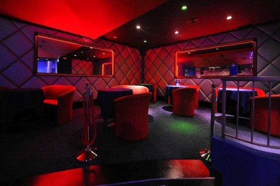 Luxy Club Milano Lap Dance locali notturni Lombardia