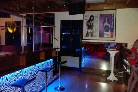 Veneto night club lap dance New Heaven Villa del conte Padova