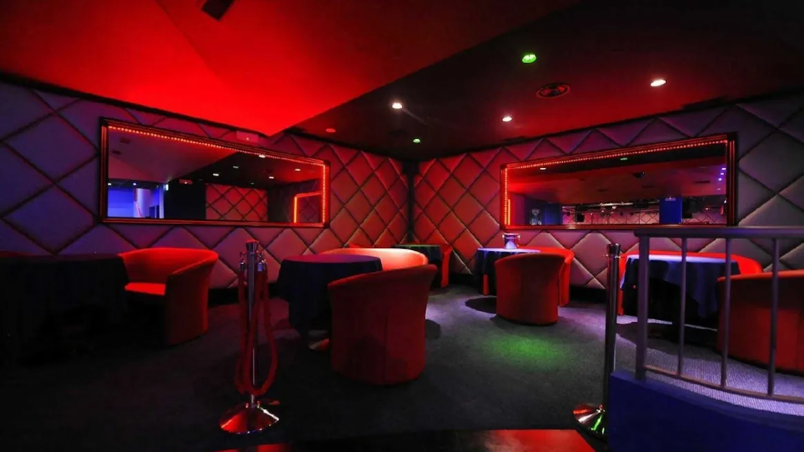Lavoro-Luxy-lap dance-Milano