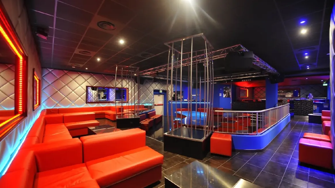 LuxyMilano-lap-dance a- milano