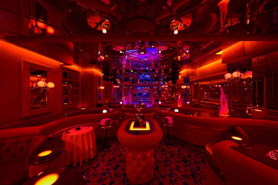 Night Club Milano Shilling's ,il lavoro
