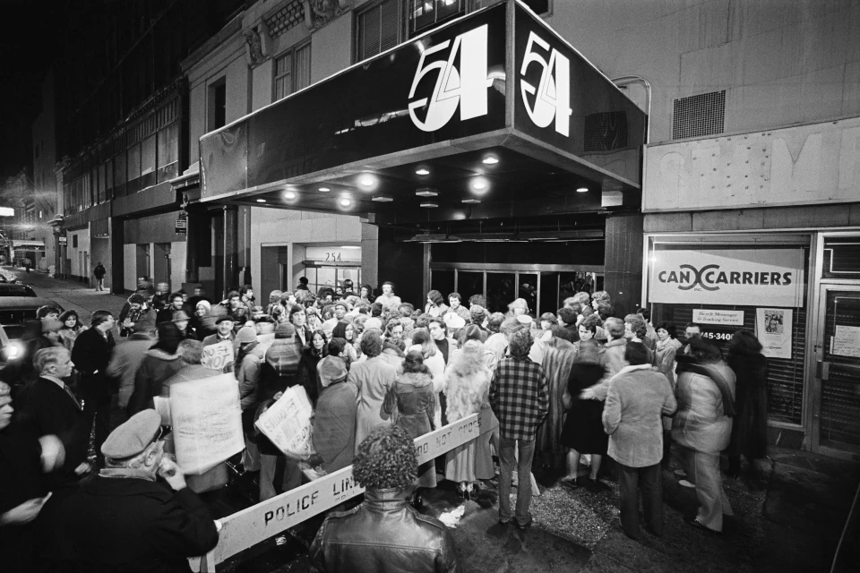 studio-54-storia studio 54 nascita delle discoteche. Dalla nascita fino ai giorni nostri night club italia