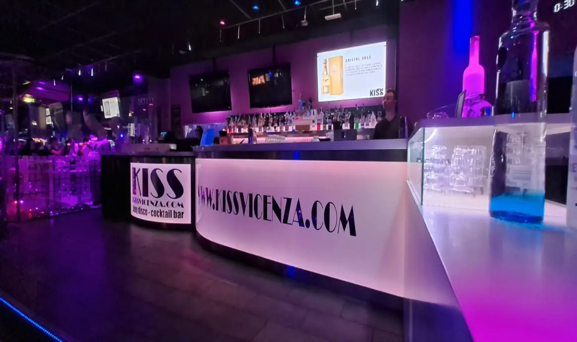 I migliori lap dance di vicenza Kiss Kiss Night-Clubs