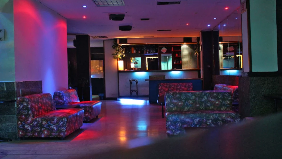 Jolly Club lap dance lavoro