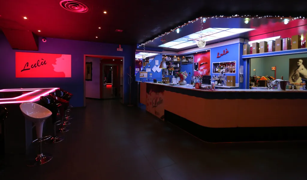 Locali notturni Marche Lavoro Lulù Pleasure Club lap dance San Benedetto del Tronto con night-clubs.it