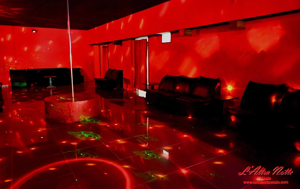 l altra notte Anzio lap dance night-clubs.it