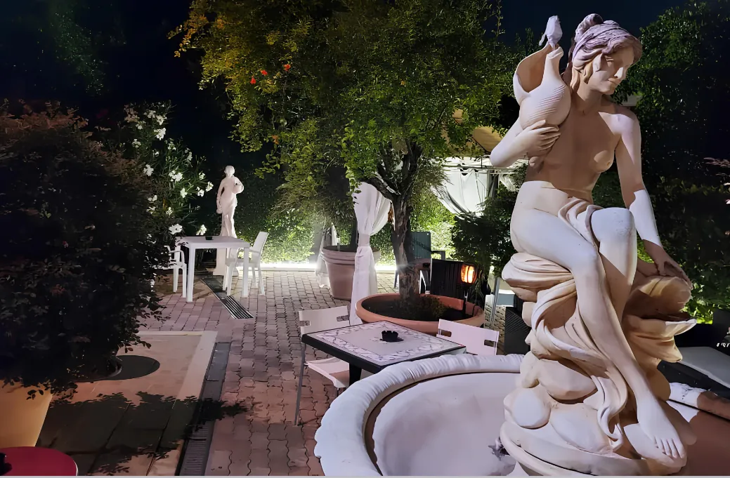 Red Garden night club Giardino Lavora con night-clubs.it