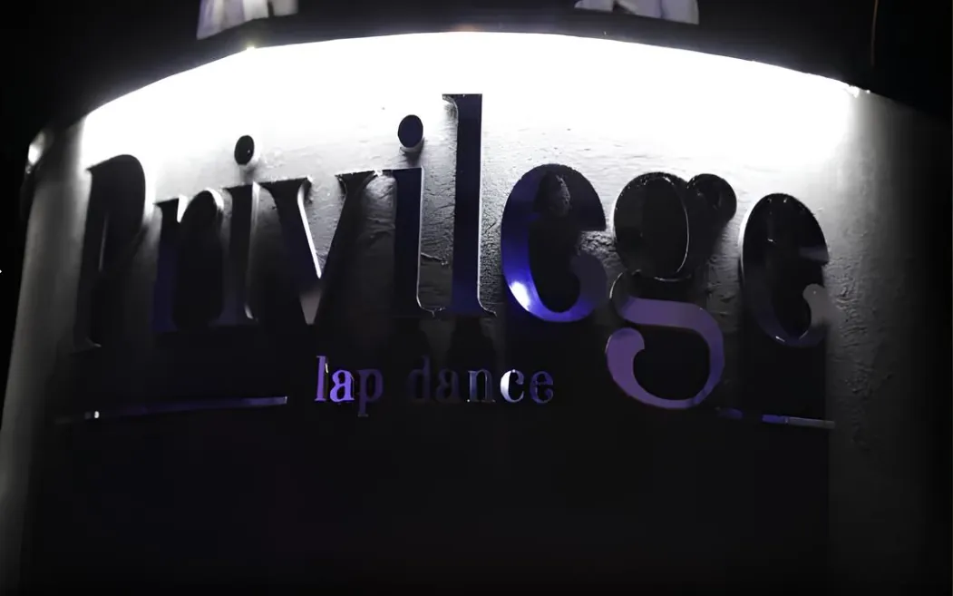 Privilege lap dance Anzio Lavoro