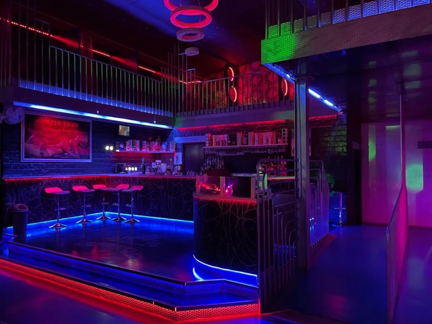 Melagodo night club lap dance lavoro